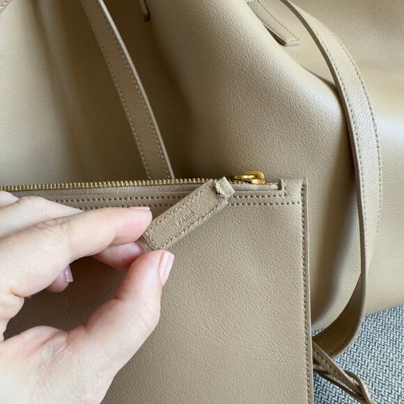 SAINT LAURENT East West large leather tote - Picture 14 of 16